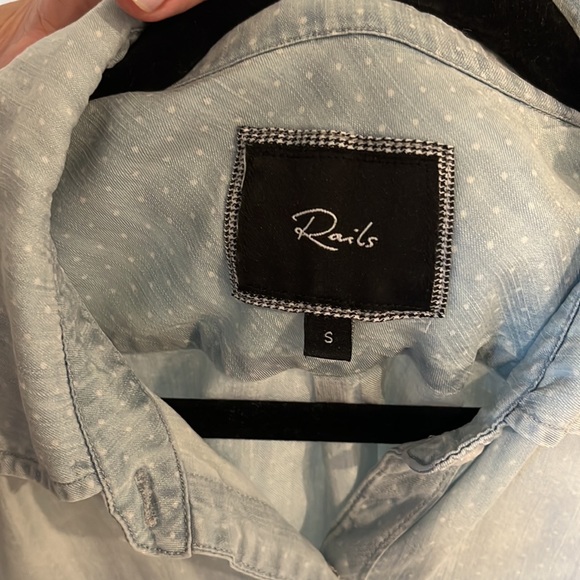 Rails button up chambray with white polka dots size small - Picture 4 of 4